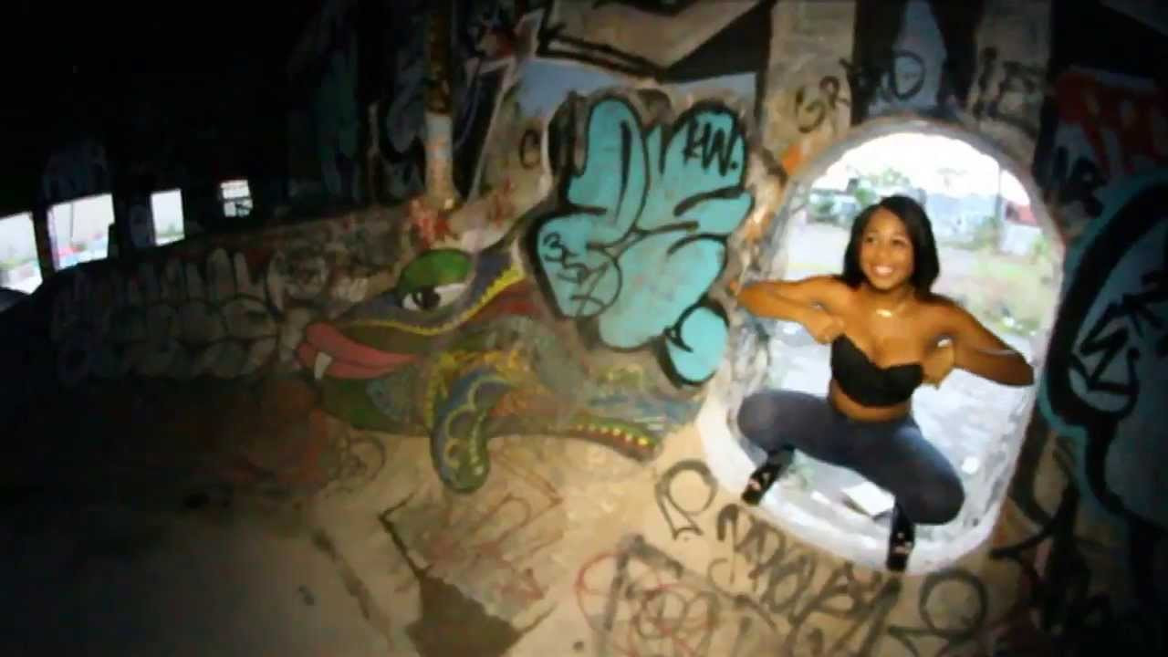 Mustard on the beat ho http://quartersnacks.com/2014/12/dont-tell-em-qs-best-of-2014/