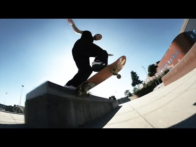 Links to original clips: https://quartersnacks.com/2022/12/qstop10-december-2-2022/ • Intro via @ mostturntdude on IG