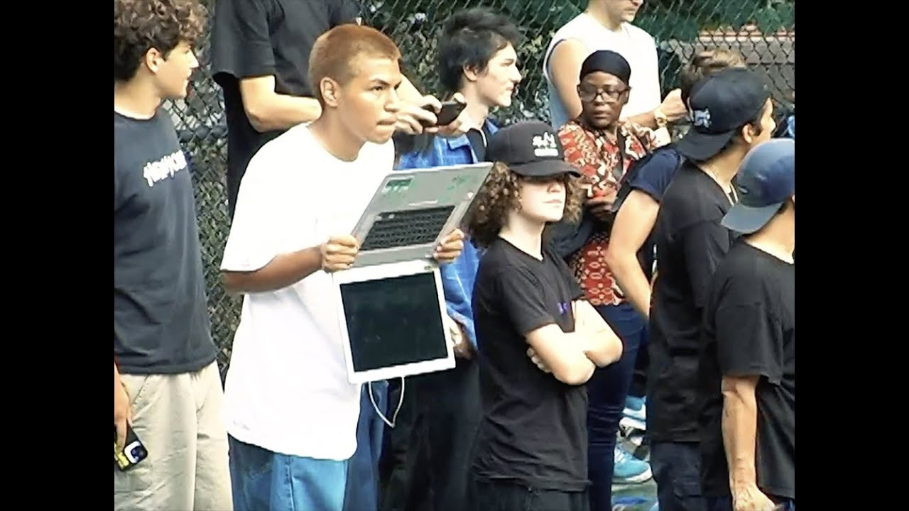 This past Saturday, F.A. and Vans sponsored a few new obstacles and threw a junk jam at Tompkins Square Park #tfreport • ✂️ Video by Greg Navarro • 📹 Filmed by Greg and Jonathan Flechas.