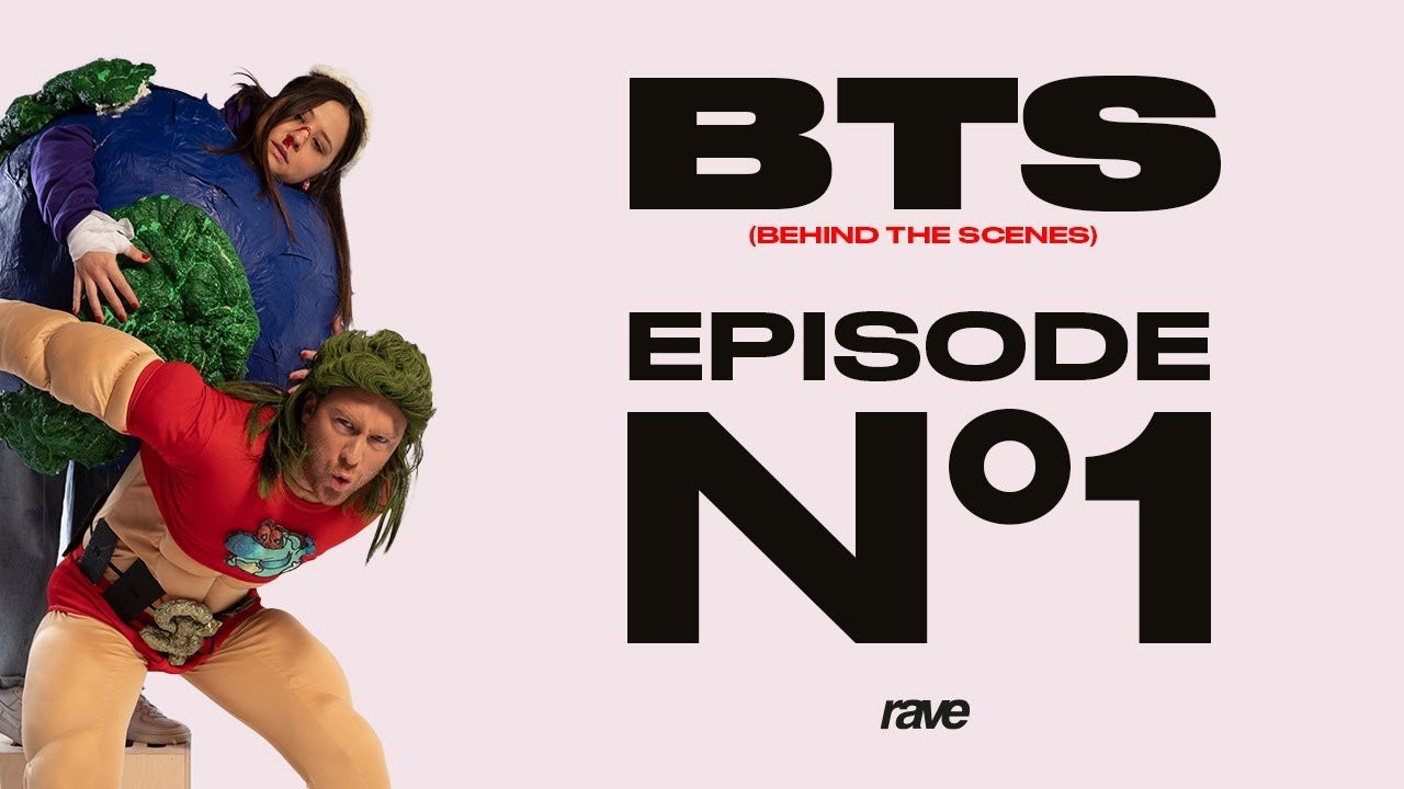 Tous les épisodes : https://bit.ly/39cZ8CJ<br /><br />Subscribe to @RAVESKATEBOARDS ​<br /><br />Avec : <br /><br />Laura Felpin <br />Oscar Copp <br />Kevin Skiz Lumakaso <br />Alexandra Roth <br />Marley Duboscq <br />Mohamed Messirdi <br />Antoine Caillet <br />Constance Bloch <br /><br />Produit par Scorpion pour Rave <br />Réalisé par Antoine Besse <br />Producteur : Alix Demoussis<br />Directeur de production : Killian Querré <br />Monteur : Benjamin Ricart<br />Cadreur B : Lucas Pommier <br />Directrice Artistique : Marine Cuq <br />Assistante DA : Flore Lorente <br />Designers : Anatole Rassu<br />Hugo Palayer<br />Armand Croisonnier<br />Emilien Lassance<br />Lucien Héritier <br />Océane Colson<br />Marion Schmitt<br />Zoée Gaudion - Lante<br />Tallulah Martin Gevolde<br />Khadidja Souar <br />École Duperré <br />Styliste : Constance Bloch <br />Référent comédie : Yacine Saadi <br />Son : Raphaël Prat <br />Vfx & Titrages : Blakhat <br />Makeup : Chloé Demoussis x Marie Guillon