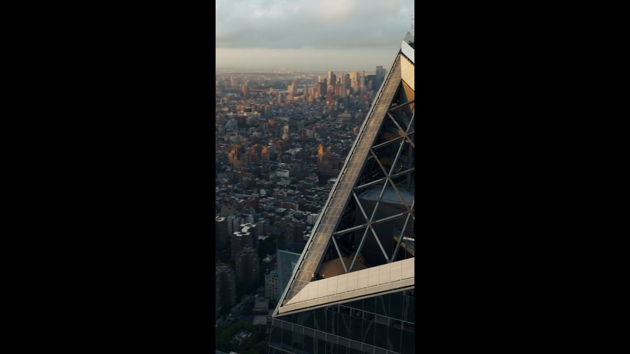 100 stories up, 1,000 ft in the air, Zion Wright reaches new heights over the city that never sleeps at Edge NYC 🤯