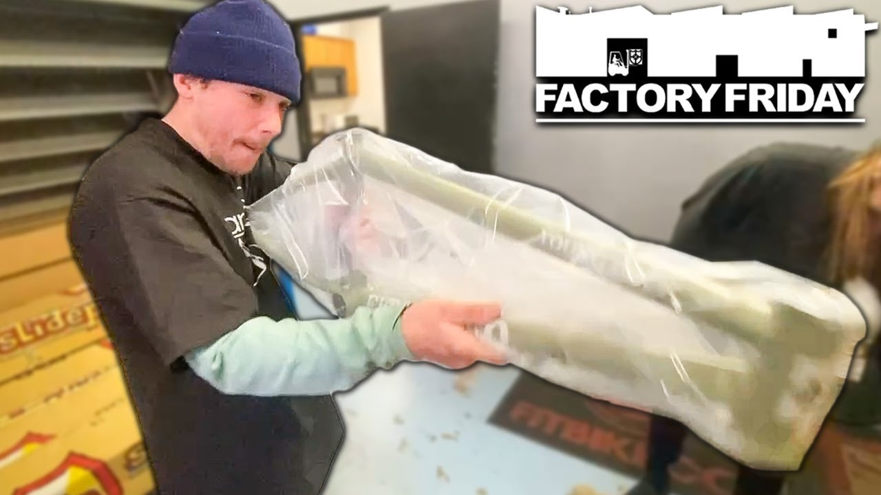 A new Young Buck joins the herd (follow Ison HERE: https://www.instagram.com/isonbigocean/), Hoder hooks us up with some new T.H.D. decals, the Shield forks make their way through the shop and Jason drops some new TT sizes of the L.A.M.F. (pre-order here: https://www.sandmbikes.com/product/hardgoods/frames/jb-sig-l-a-m-f-frame/). All in a weeks' work here at B.M.X. HQ!