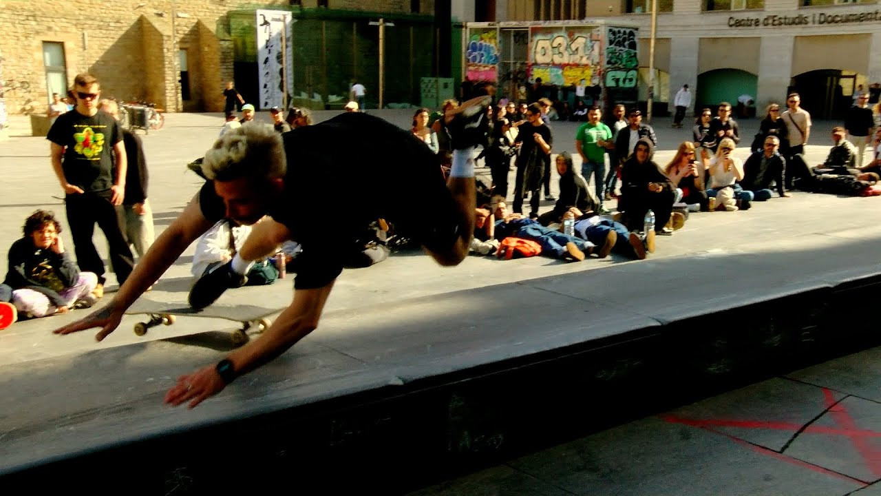 TrabajandoSkate & Amigos Skateshop Barcelona teamed up to through this heavy contest at Macba on 4/20/2024<br /><br />It went down! Took me a while to get to this footage but here you are! Enjoy!<br /><br />Check Winkle's edit if you haven't already! <br />https://www.youtube.com/watch?v=wLSkwe_jcYA