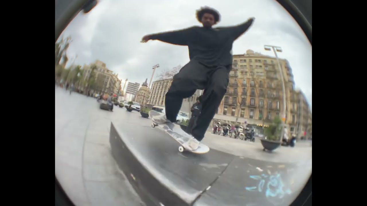 A few days of skating in Barcelona rainy days around the city center with some locals. <br /><br /><br />This video was filmed on the iphone 13 mini with mini vx1000 mk1 trabajando fisheye. <br /><br />Links to the gear below! <br /><br />Mini Vx1000 Fisheye<br />https://trabajandoskate.com/collections/accessories-videos/products/mini-vx1000-fisheye-2nd-edition<br /><br />Octopus Handle <br />https://www.trabajandoskate.com/collections/accessories-videos/products/octopus-tripod-handle-with-phone-attachment<br /><br />Phone Cases<br />https://www.trabajandoskate.com/collections/accessories-videos/products/trabajando-fisheye-phone-cases<br /><br /><br />Death Lens App<br />https://apps.apple.com/us/app/death-lens/id970358327?l=es