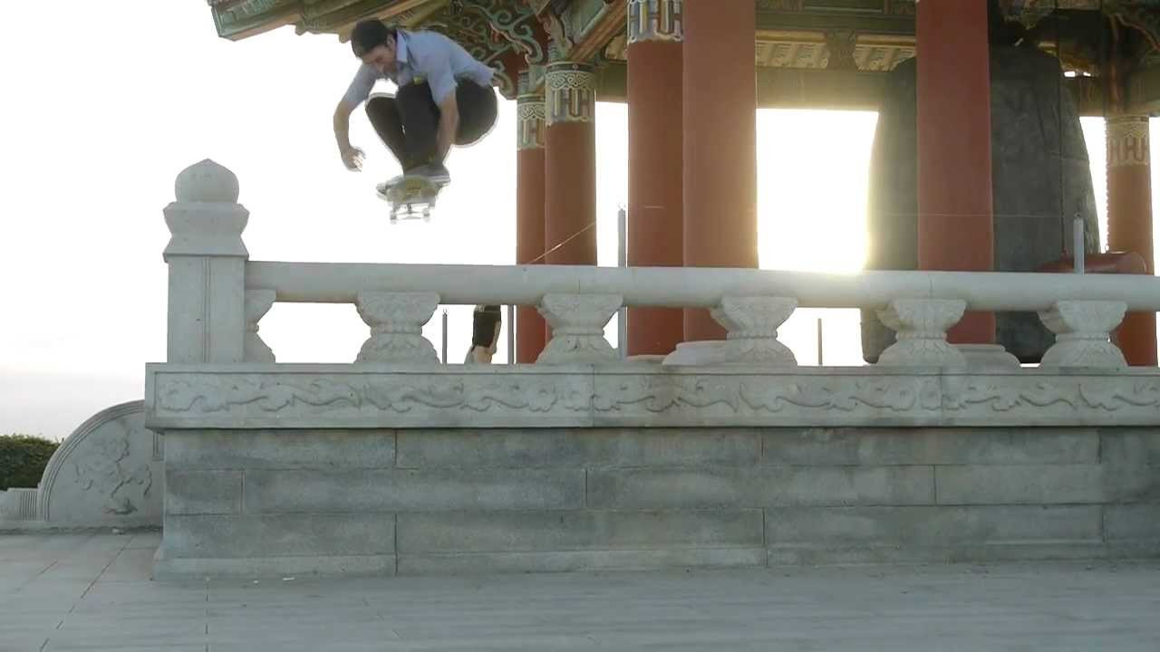 Shake Junt Gots the Market Cornered with this new Chicken Champion Cruiser! This thing mashes through anything! Get one today!!!!<br /><br />http://shakejunt.com/