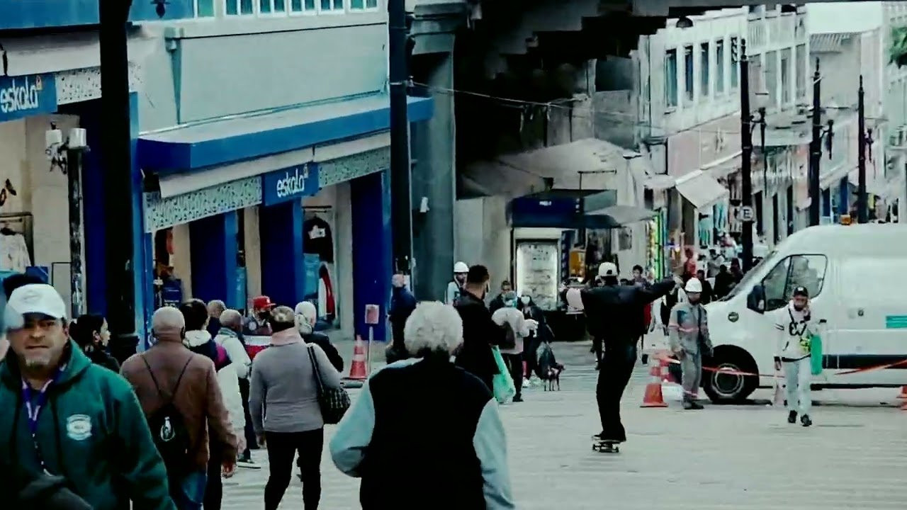 João Novello and DVA Deluxe give an update from the streets of Brazil, capturing beautiful moments with a solid crew in both São Paulo and Rio de Janeiro.<br /><br />Featuring Hendrik Santos, Matheus Souza, Arthur Rodrigues, Raphael Guga, Bento Melo, Sulindo, Ruan Robert, Arthur “rato," Murilo dos Santos, Pedro Menezes, Pedro Paraguassú, Victor Gonçalves, Cotinz, Midi, Bento Werneck, Arthur Rodrigues, Miguel, Luiz Roveroni, Davi Theobaldo, Douglas Sales, Johnny, Cezanne, Ben10, Lorran Atlantis, Luan Argento, Ruan, Skinny, Benjamin Sallum, André Costa, Pedro Luchesi, and Bruno Lopes.<br /><br />https://www.dvadeluxe.com<br /><br />Subscribe to youtube here: https://www.youtube.com/channel/UCjKjORPOx_65rdOBPeYFoGQ<br />Subscribe to Skate Jawn: https://webstore.skatejawn.com/<br />More content: http://skatejawn.com<br />IG: @skatejawn