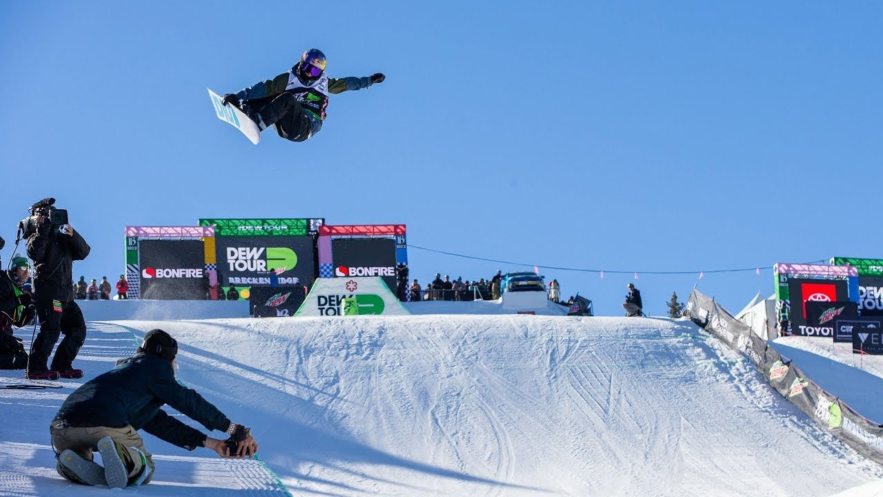 Watch Women's Snowboard Modified Superpipe Finals Presented by Toyota, LIVE from Dew Tour Copper 2020! Go to dewtour.com/live for real-time scoring and the Dew View.<br /><br />The final will have a field size of eight athletes, judged based on overall impression, taking the best one out of three runs. #DewTour #Snowboarding<br /><br />SCHEDULE (Mountain Time)<br />9:00 - 10:00 AM Women's Snowboard Modified Superpipe Final Presented by Toyota<br />10:45 - 12:00 PM Men's Snowboard Slopestyle Final <br />1:00 - 2:15 PM Men's Ski Slopestyle Final<br />3:00 - 3:25 PM Women's Ski Streetstyle Final<br />3:45 - 4:10 PM Women's Snowboard Streetstyle Final<br />5:45 - 6:30 PM Men's Ski Streetstyle Final<br />6:45 - 7:30 PM Men's Snowboard Streetstyle Final<br /><br /><br /><br /><br />For the latest from Snowboarder Magazine check out:<br />https://www.snowboarder.com/<br />Facebook - https://sbdr.co/Facebook<br />Instagram - https://sbdr.co/Instagram<br />Twitter - https://sbdr.co/Twitter<br />YouTube - https://sbdr.co/YouTube
