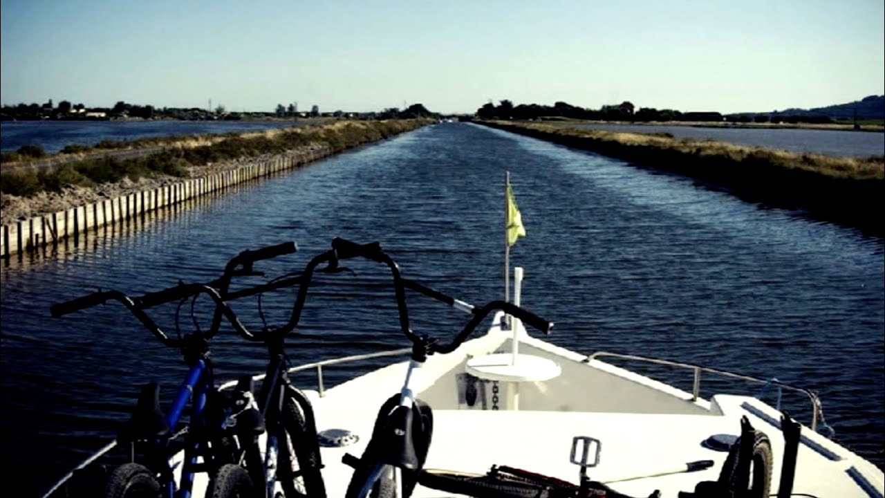 Ete 2010, soul proposait à Nike d'emmener son team bmx en croisière sur le canal du midi, entre Montpellier et Narbonne, en s'arretant sur le bord du canal dans les différentes ville (lattes, sète, béziers, narbonne) et en allant même un petit peu plus loin chez La Machine (sérignan) ou à la bergerie de Titou. Une semaine de pure kiffe, à l'apogée de Soul probablement, en compagnie de Maxime Charveron, Joris Coulomb, Georgy Doremus pour la France et le retour de notre invité préféré, le discret mais adorable Alex Kennedy.