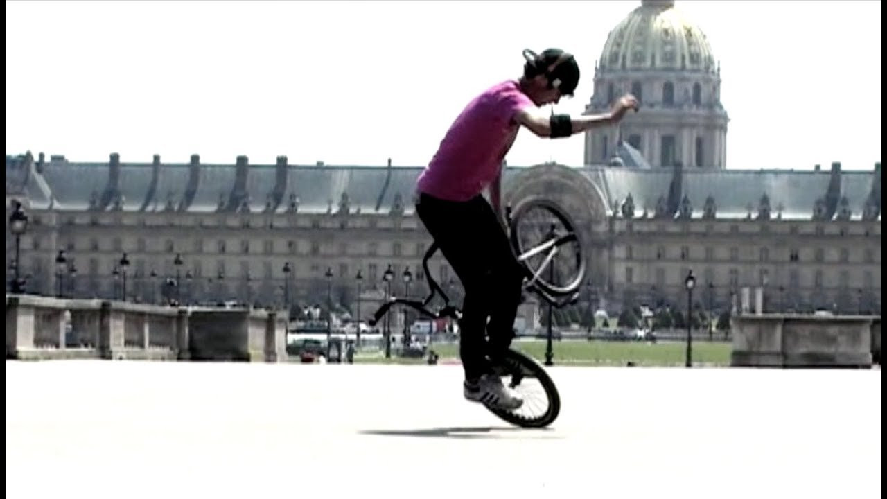 Part solo du génie du flat français et mondial, Matthias Dandois filmé ici pendant quelques temps en 2008/2009 par Hadrien Picard sur les spots parisiens. <br />Publié dans le dvd autoproduit par SOUL dans son numéro 63