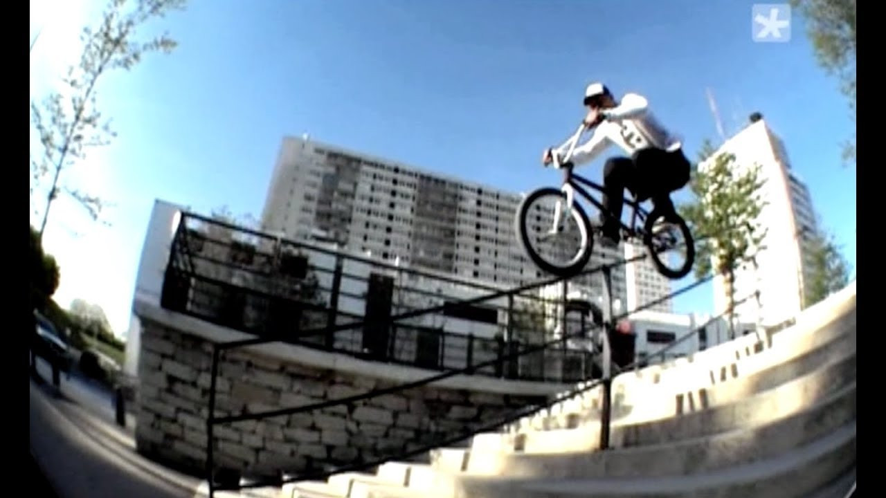 Part solo du rider parisien Dimitri Ivanov, considéré comme l'un des plus talentueux de sa génération comme le montre cette vidéo tous terrains filmée avec les moyens du bord pendant une bonne année de sessions plaisir avec quelqu'un qui a beaucoup compté dans notre histoire perso.<br />Publié dans le dvd SOUL du n°63