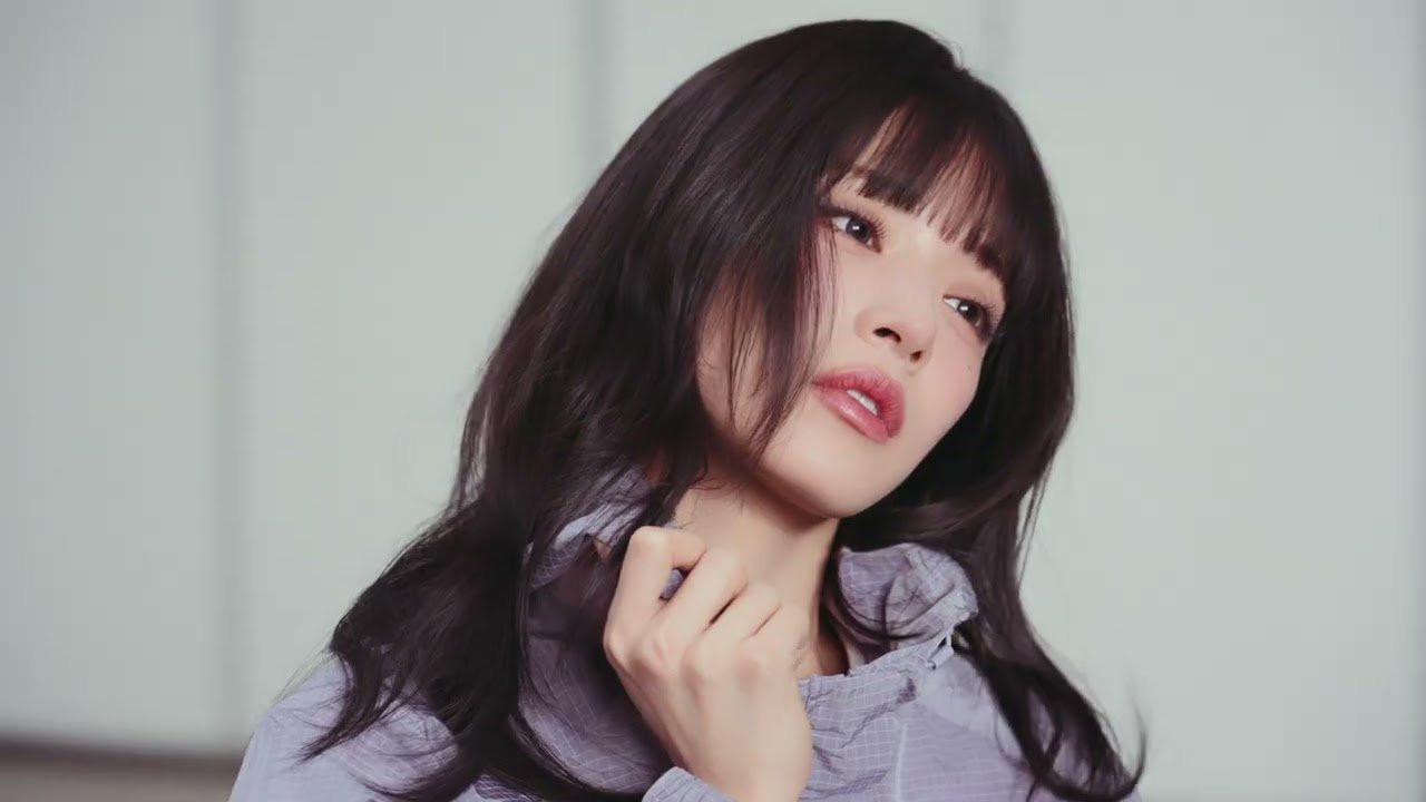 이채영 with SUPRA#SUPRA<br /><br />바람막이로 힙하게 완성한<br />이채영(@chaengrang_) 의 스타일리시한 룩<br /><br />수프라와 함께한 25SS 캠페인에서<br />그녀의 유니크한 매력을 확인해 보세요!