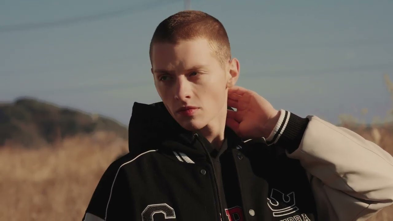 가벼운 기능성 소재와 자연스러운 실루엣으로 일상에 녹아드는 수프라만의 아웃도어 스타일을 제안합니다. 봄 시즌을 맞아, 경쾌하고 세련된 데일리 스타일을 완성해보세요.<br /> <br />SUPRA suggests a comfortable casual outdoor style with lightweight practical materials and natural silhouettes. As we welcome the spring season, let's create a vibrant and cheerful daily style.<br /><br />supra-official.com