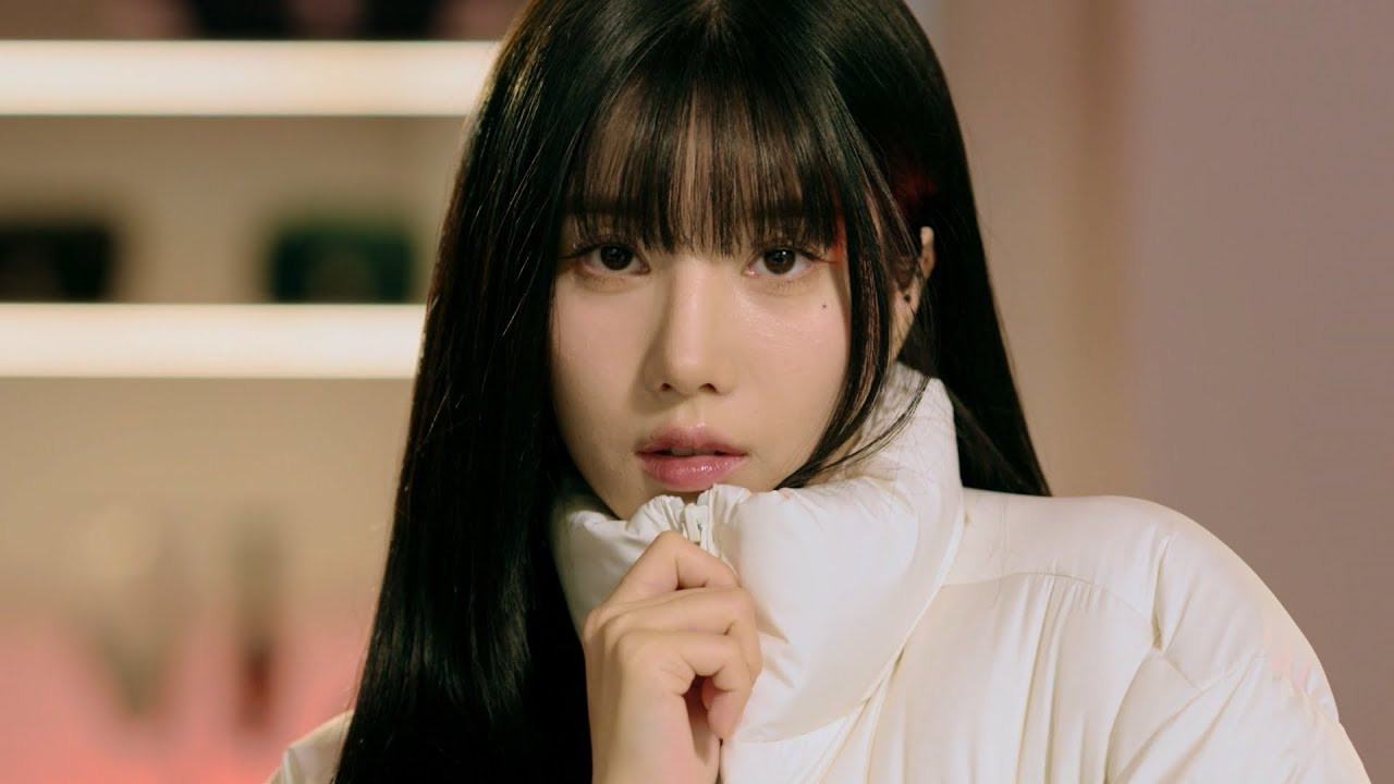 수프라 한남 플래그십 스토어에서 다시 만난 권은비. 다운 재킷과 아웃도어 슈즈를 매치한 권은비의 따뜻한 겨울 고프코어 스타일링을 확인해보세요. 수프라만의 스트릿 무드를 녹여낸 23 윈터 시즌 컬렉션은 일상 생활과 아웃도어 라이프스타일에서 가볍고 스타일리시하게 착용할 수 있는 아이템으로 구성되었습니다.<br /> <br />SUPRA and KWON EUNBI met again at the flagship store in Hannam. Discover the warm winter “gorp-core” style with down jackets and outdoor shoes. With SUPRA's own street mood, the 23 Winter Season Collection features lightweight and stylish items that are perfect for both daily wear and outdoor activities.<br /> <br /><br />Photographer LESS<br />Videographer nmw Studio