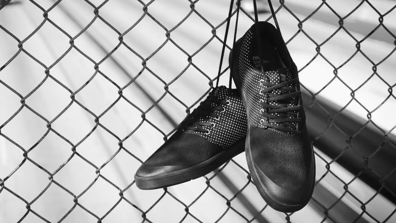 Kick your style into high gear with Lucien Clarke’s brand new signature colorway of the Shifter low top. Inspired by retro athletic skate shoes and performance-driven cup soles, the Shifter provides exemplary comfort in a custom colorway from one of SUPRA’s most stylish pros.<br /><br />The next step in modern athletic-inspired cup soles, Shifter is an asymmetric design fine-tuned for skateboarding performance and durability. Constructed atop our new cup sole system, which utilizes new "S" tread for increased flexibility and a longer life span, Shifter has an asymmetric lace pattern to prevent breakage and a TAR toe cap for an added layer of protection that provides ideal flick. A padded interior ensures interior comfort and an internal heel EVA crash pad delivers peak impact protection.