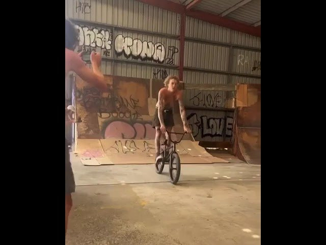 Jonny doing his best impression of the Tasmanian Devil. @sandmbikes #bmx #australia #900