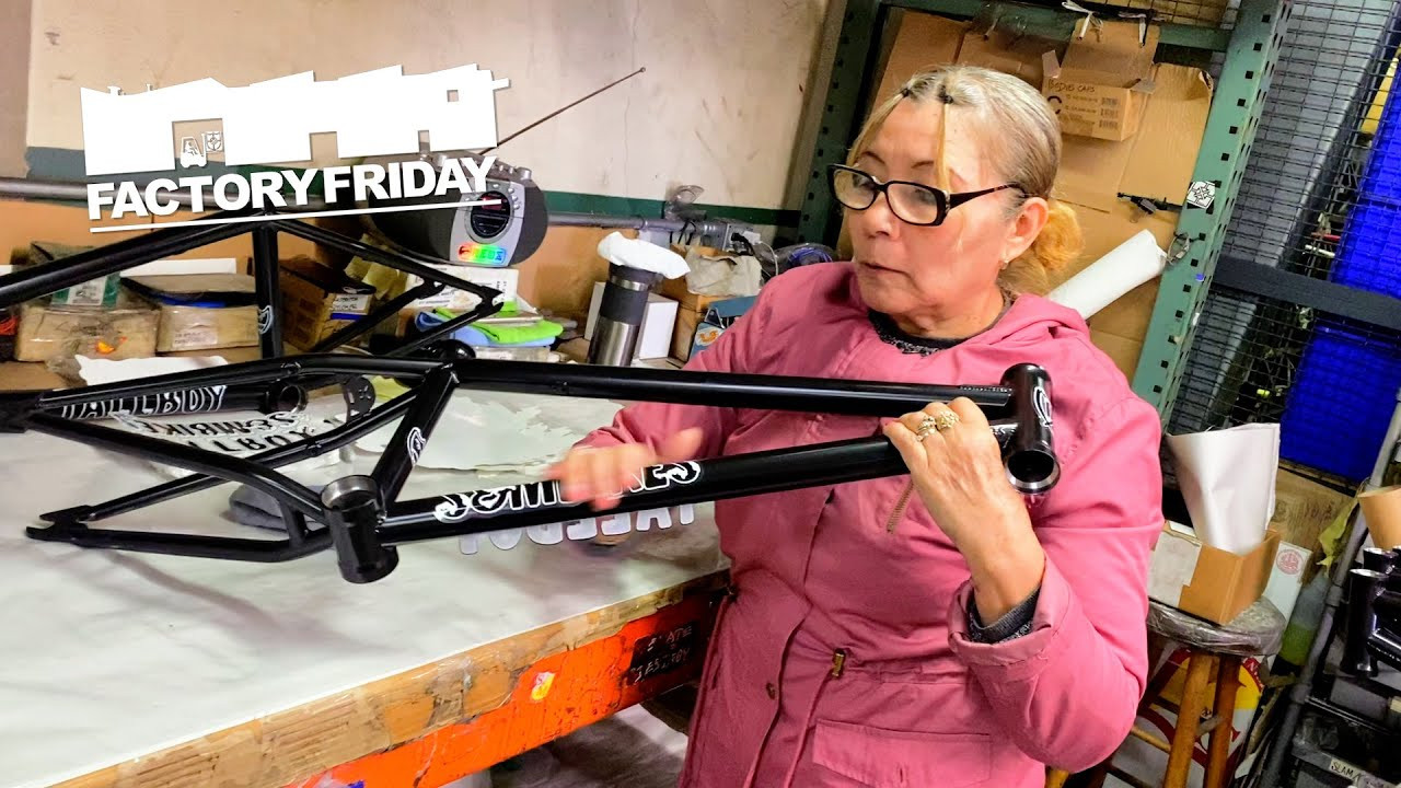 here's your weekly shop tour featuring an intimate behind the scenes look at our production facility. subscribe for more!<br /><br />this week catch some FLT stems back in stock getting assembled, purple Dagger frames ready to go out the door, and Thomas drops some knowledge on the fork heat treating process. <br /><br />That's not all - Turtleneck stems got a restock in a dope Leafy Green color way, along with 10.5 fubars in white and black, 7" cruiser bars in black white and trans gold, and black tallboy frames!<br /><br />enjoy and see y'all next week!<br /><br />filmed by James Eason<br /><br />#factoryfriday #factoryfridaybmx #usamade