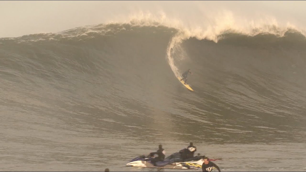 Every wonder what it takes to charge Mavericks?<br />Just ask Alex Martins. When he first started surfing, he had no idea where it would take him. Mavericks didn't even seem like a blimp on the radar. After intense training and a strong understanding of the ocean and break, you can find Alex charging this big wave during the norcal winter swells. <br /><br />http://www.TheSurfChannel.com<br />___<br /><br />The Surf Channel is an original, free, ad supported television network delivered on cable, satellite and IPTV services, web and wireless. The Video On Demand television network will be found on cable, satellite, telco and digital. Distribution partners include: Comcast, Cox Communications, DirecTV, Dish Network, Filmon.com.<br /><br />For industry news around the clock and to find out about the upcoming television launch, check out:<br /><br />http://www.TheSurfChannel.com<br />http://www.Facebook.com/TheSurfChannel<br />http://www.Twitter.com/TheSurfChannel<br />http://www.Instagram.com/TheSurfChannel<br /><br />* Twitter/Instagram your best barrel face to win prizes every month to #TheSurfChannel #BarrelFace, and 'Like' us on Facebook to join history's first network dedicated to the great sport of surfing.