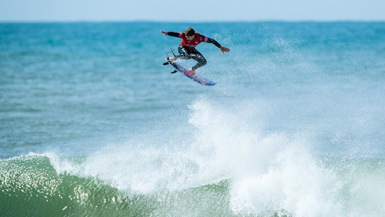 The 2023 Rip Curl Pro Portugal runner-up in Peniche, Jack Robinson, picked up where he left off at Supertubos and found the first excellent score of the event.<br /><br />The Australian built speed on a fast right and launched into a huge alley-oop rotation, which he landed and rode out of for an 8.83.<br /><br />He backed it up with a decent second score to advance into the Round of 32.<br /><br />“I was just trying to go as high as I could,” Robinson said.<br /><br />“I knew Crosby was probably going to go big too, and the wildcard, you never know, so I tried to make do with what I had."<br /><br />"It’s good to be back here in Portugal."<br /><br />"I went to Puerto Rico for the ISAs, and I surfed so many heats there, so I'm just trying to keep up the same energy."<br /><br />"It’ll be good to have a couple of days off to just recharge and stay present.”<br /><br />Footage: WSL
