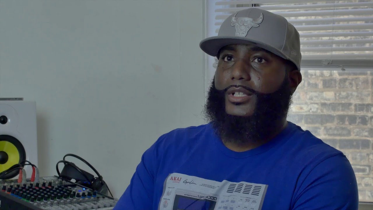 Baddmoodz talks about the Akai MPC, his upbringing, some insight into how he finds samples, and chops up a quick beat for us. All of the music in this video is by Baddmoodz<br /><br />To keep up follow @baddmoodz @openbeats @segatronmedia on instagram