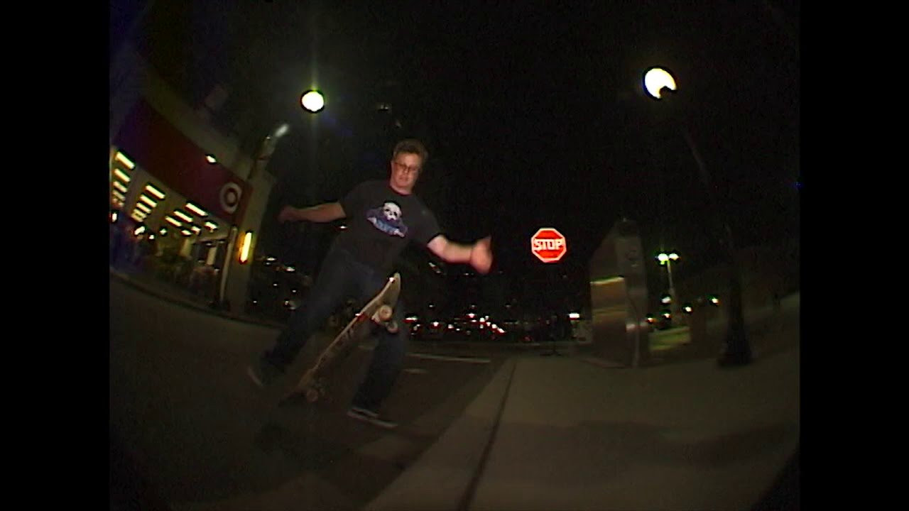 FULL VIDEO OUT NOW <br />https://www.trabajandoskate.com/collections/accessories-videos/products/out-of-the-loop-skate-video<br /><br />B-sides of an upcoming edit filmed all around Oak Park, Forest Park, Berwyn and Cicero. All for fun :) Stay tuned for the official "Out of the Loop" edit coming soon! Song: Voyage by Desireless