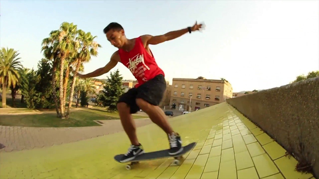 Raúl Escalante, de Venezuela, lanza su colección de clips desde 10 años hasta hace poco para que el mundo los vea. Grabacion de David Vela, Chani Vela, Lenny Guerrero y Yo mismo. Yo lo he conozco Raul hace 2012 cuando yo estaba en Barcelona mi primera vez. Despues de que conocimos, hemos patinado juntos cada vez yo he ido a Barcelona. El es un muy buen persona y el patina como uno guerrero! El es uno de los MVP's.