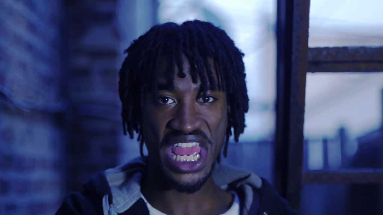 T-REAL..."HIT EM(GONE)-<br /><br /><br />LIKE T-REALS FACEBOOK PAGE https://www.facebook.com/pages/T-Real/567292943304444?hc_location=timeline<br />FOLLOW ON TWITTER https://twitter.com/KushKLouDs<br />download this song and others FOR FREE @ http://www.reverbnation.com/trealkush?profile_view_source=profile_box<br />https://soundcloud.com/t-real-kush<br /><br /><br />FILMED BY..SEGATRON MEDIA http://www.youtube.com/user/segatron https://twitter.com/SegatronMedia<br />DIRECTED BY A.DIXON https://twitter.com/CHI_SKOLA