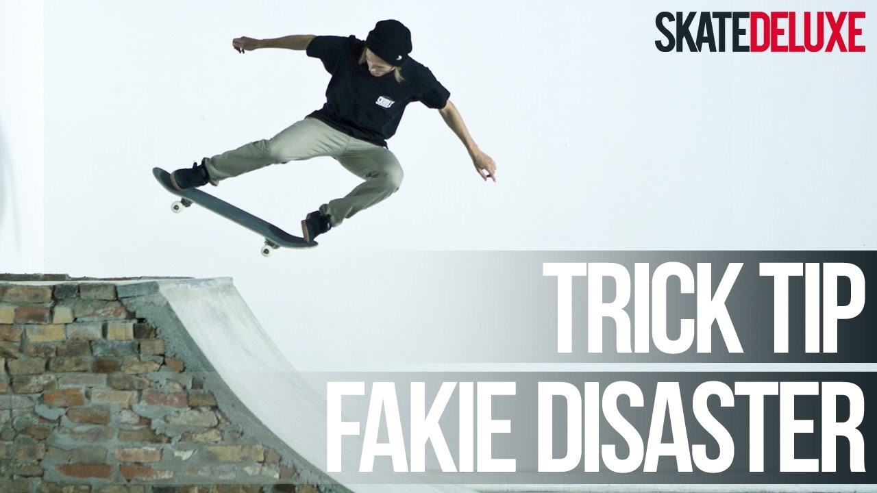Met de Fakie Disaster trick tip video leer je een basis transition trick. Het is in principe een Rock to Fakie alleen dan andersom… Alle skateboard trick tips: https://www.skatedeluxe.com/blog/nl/trick-tips/skateboard/<br /><br />De Fakie Disaster is bijna dezelfde trick als een Rock to Fakie, alleen doen we bepaalde bewegingen in een andere volgorde. Je gaat Fakie de quarter-pipe op en duwt de achterste wielen tegen de coping, waardoor je board de lucht in komt. Je land met het midden van je board op de coping en balanceert heel even. Daarna leun je naar voren en duw je de achterste truck terug de ramp in.<br /><br />In onze Fakie Disaster video tutorial laten je alles zien wat je moet leren om een Fakie D te leren. We gebruiken verschillende perspectieven en slow motion beelden om je alle tijd te geven om alle details te zien om de Fakie Disaster te leren. Als je eenmaal de timing goed hebt zal je zien dat de Fakie Disaster niet heel erg moeilijk is.<br /><br />Veel plezier met leren!<br /><br />| • Skate Shop: https://www.skatedeluxe.com/ | • skatedeluxe Blog: https://www.skatedeluxe.com/blog |<br />| • Facebook: https://www.skatedeluxe.com/facebook | • Instagram: https://www.skatedeluxe.com/instagram | • Twitter: https://www.skatedeluxe.com/twitter |<br />______________________________________________________<br /><br /><br />Skateboard Trick Tips in het Nederlands::<br />• https://www.skatedeluxe.com/blog/nl/trick-tips/skateboard/<br /><br /><br />= OTHER LANGUAGES = <br /><br />⇛ ENGLISH | • https://www.skatedeluxe.com/blog/en/trick-tips/skateboard/<br /><br />⇛ GERMAN | • https://www.skatedeluxe.com/blog/de/trick-tipps/skateboard/<br /><br />⇛ FRENCH | • https://www.skatedeluxe.com/blog/fr/trick-tips/skateboard/<br /><br />⇛ SPANISH | • https://www.youtube.com/playlist?list=PL85C9jh7oQzA4M3nzquykCjMTg8dE0aOV<br /><br />⇛ ITALIAN | • https://www.youtube.com/playlist?list=PL85C9jh7oQzALGyZ2SOi3keO66EprYjOk