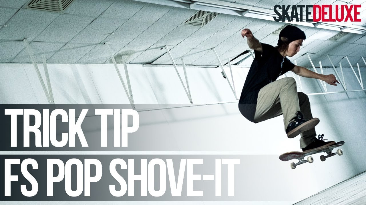 De Frontside Pop Shove-It trick tip video laat ons zien hoe je een Pop Shove-It met een Frontside draai moet doen, een prachtige trick. Ga ervoor! Alle skateboard trick tips: https://www.skatedeluxe.com/blog/nl/trick-tips/skateboard/<br /><br />De Frontside Pop Shove-It is dezelfde trick als de Pop Shove-It alleen draait je board frontside. Neem de tijd om een goede Pop Shove-It te leren. Sla deze niet over, want de Frontside Pop Shove-It is een mooi uitziende trick met de mogelijkheden tot verschillende combinaties. Je kunt de Frontside Pop Shove-It overal doen. Van stairs, flat ground, banks of zelfs in en uit Grinds of manuals… De mogelijkheden zijn eindeloos.<br /><br />In onze Frontside Pop Shove-It video tutorial voor beginners laten de verschillende camera angles en slow motion een zeer nauwe blik zien van alle details. Je leert meer over het plaatsen van je voeten, de pop, de catch en de landing. Heb je iets gemist? Klik dan gewoon op replay. Veel oefenen want de Frontside Pop Shove-It kan in het begin erg moeilijk zijn, maar als je hem eenmaal hebt geleerd dan is het een leuke trick om te doen. Plus je bent een stap dichterbij de Varial Heelflips en Hardflips. En daar moet je naar toe werken, toch?<br /><br />Veel plezier met oefenen.<br /><br />| • Skate Shop: https://www.skatedeluxe.com/ | • skatedeluxe Blog: https://www.skatedeluxe.com/blog |<br />| • Facebook: https://www.skatedeluxe.com/facebook | • Instagram: https://www.skatedeluxe.com/instagram | • Twitter: https://www.skatedeluxe.com/twitter |<br />______________________________________________________<br /><br /><br />Skateboard Trick Tips in het Nederlands::<br />• https://www.skatedeluxe.com/blog/nl/trick-tips/skateboard/<br /><br /><br />= OTHER LANGUAGES = <br /><br />⇛ ENGLISH | • https://www.skatedeluxe.com/blog/en/trick-tips/skateboard/<br /><br />⇛ GERMAN | • https://www.skatedeluxe.com/blog/de/trick-tipps/skateboard/<br /><br />⇛ FRENCH | • https://www.skatedeluxe.com/blog/fr/trick-tips/skateboard/<br /><br />⇛ SPANISH | • https://www.youtube.com/playlist?list=PL85C9jh7oQzA4M3nzquykCjMTg8dE0aOV<br /><br />⇛ ITALIAN | • https://www.youtube.com/playlist?list=PL85C9jh7oQzALGyZ2SOi3keO66EprYjOk