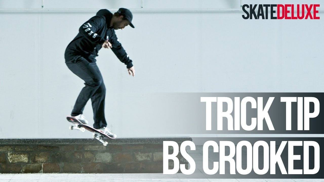 Met de Backside Crooked Grind trick tip video tutorial leer je een van de meest populaire skateboard grind tricks. Met je voorste truck grind je in een crooked hoek, vandaar heet het ook de Crooked Grind. Alle skateboard trick tips: https://www.skatedeluxe.com/blog/nl/trick-tips/skateboard/<br /><br />De Backside Crooked Grind aka BS K-Grind is bijna hetzelfde als de Backside Noseslide. Als je een Backside Crooked wilt doen moet je de curb raken tussen je voorste truck en je nose. De Backside Crooked Grind is te gek op curbs, ledges en rails. Probeer het op de curb om mee te beginnen. De Backside Crooked kun je combineren met flip-in en flip-out combinaties als je ze onder de knie hebt.<br /><br />In onze Backside Crooked video tutorial met verschillende camera perspectieven en slow motion beelden laten we je alles zien waar je rekening mee moet houden als je deze trick gaat oefenen. In de video laten we je de juiste voet plaatsing, de pop, hoe je moet locken en nog veel meer zien. De Backside Crooked is uitgevonden door Eric Koston. Sommige noemen het de Crooked Grind en sommige de K-Grind… Verschillende namen dezelfde trick.<br /><br />| • Skate Shop: https://www.skatedeluxe.com/ | • skatedeluxe Blog: https://www.skatedeluxe.com/blog |<br />| • Facebook: https://www.skatedeluxe.com/facebook | • Instagram: https://www.skatedeluxe.com/instagram | • Twitter: https://www.skatedeluxe.com/twitter |<br />______________________________________________________<br /><br /><br />Skateboard Trick Tips in het Nederlands::<br />• https://www.skatedeluxe.com/blog/nl/trick-tips/skateboard/<br /><br /><br />= OTHER LANGUAGES = <br /><br />⇛ ENGLISH | • https://www.skatedeluxe.com/blog/en/trick-tips/skateboard/<br /><br />⇛ GERMAN | • https://www.skatedeluxe.com/blog/de/trick-tipps/skateboard/<br /><br />⇛ FRENCH | • https://www.skatedeluxe.com/blog/fr/trick-tips/skateboard/<br /><br />⇛ SPANISH | • https://www.youtube.com/playlist?list=PL85C9jh7oQzA4M3nzquykCjMTg8dE0aOV<br /><br />⇛ ITALIAN | • https://www.youtube.com/playlist?list=PL85C9jh7oQzALGyZ2SOi3keO66EprYjOk