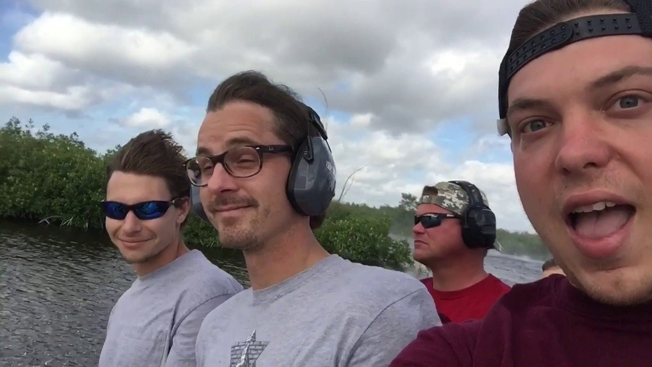 Driving through Florida <br />featuring- Eric Elliott, Zach Gesko, Gary Hillegas , and homies <br />edited Z<br /><br />Subscribe to youtube here: https://www.youtube.com/channel/UCjKj...<br />Subscribe to Skate Jawn: https://webstore.skatejawn.com/<br />More content: http://skatejawn.com<br />IG: @skatejawn