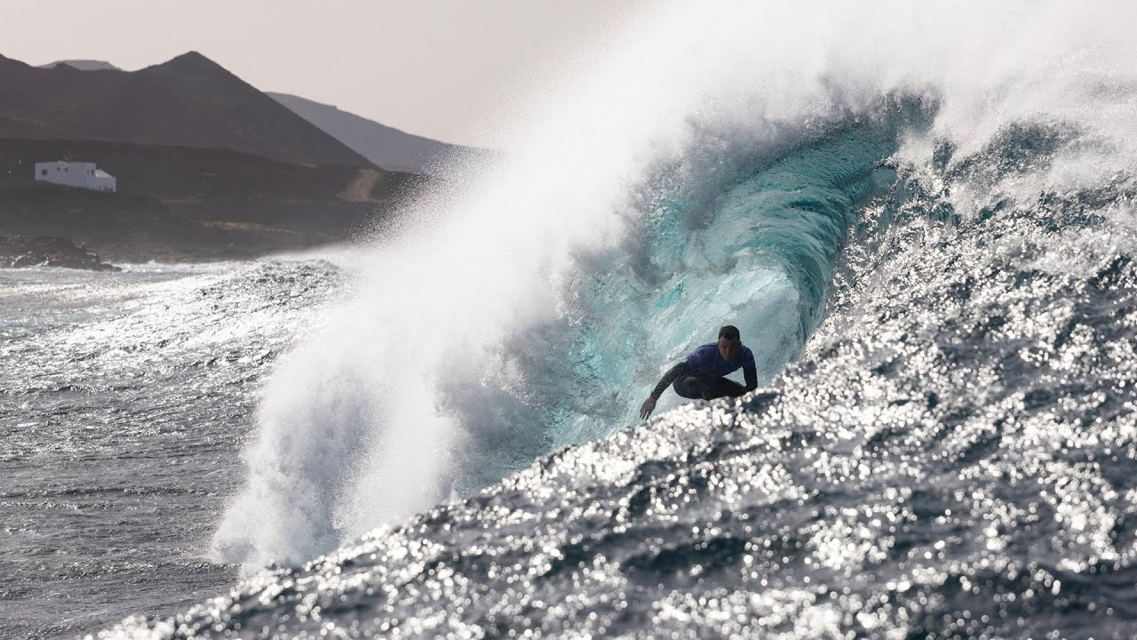 Natxo Gonzalez from Plentzia, Basque Country, Spain, scores back-to-back wins at the 2022 Quemao Class in Lanzarote.<br /><br />The tube-riding invitational provided outstanding waves in a unique scenario.<br /><br />2022 Billabong Quemao Class | Surfing Final<br /><br />1. Natxo Gonzalez<br />2. Jonathan González<br />3. Luis Diaz<br />4. Gearoid McDaid<br /><br />Footage: Quemao Class<br /><br />Subscribe to SurferToday on YouTube<br />🔔 http://bit.ly/2TSO2be<br /><br />Online Surf Shop<br />🏄🏻‍♂️ https://bit.ly/online-surf-shop