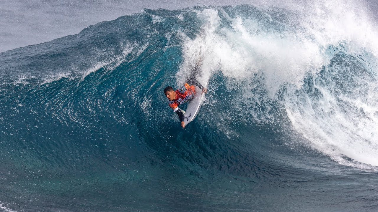 The 2021 World Cup Gran Canaria Frontón King kicked off with the first rounds of the junior division.<br /><br />Fifty-eight young riders took off on the infamous El Frontón wave in Gáldar, Gran Canaria, Spain.<br /><br />One of the highlights of this year's edition is the crowning of the junior world bodyboarding champion in a single event.<br /><br />The first two rounds of competition were highly contested, with the local riders making it very difficult for the visitors - the Spanish want the world title to stay at home.<br /><br />Among the athletes from Gran Canaria, a 9.17-point wave catapulted Abner Machín to the top of the rankings, with a total two-wave score of 12.34.<br /><br />But he is followed closely by another Canarian, Gabriel Molina, who locked in an overall score of 12.10 points, and David Pérez from Tenerife, who won the Sintra Portugal Pro.<br /><br />Bodyboarders from Peru, Chile, Hawaii, Portugal, Romania, and Brazil will certainly not make things easy for the locals and are ready to take on the crown.<br /><br />The main event kicks off with the men's division on October 20, 2021.<br /><br />The world's best bodyboarders - 83 riders - will be battling for the prestigious trophy and total prize money of $60,000.<br /><br />Former world champions Pierre-Louis Costes, Amaury Lavernhe and Dave Hubbard, as well other stars such as Lionel Medina, last year's champion, Borja Granados, Jonathan Vega, Alejandro Barbosa, and Kevin Orihuela, are all ready for the ultimate showdown.