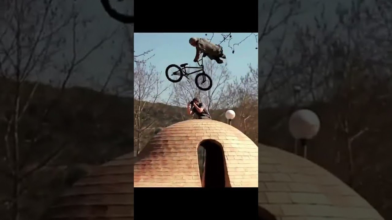 Couple of throwback clips from Alex Valentino! Head over to our site now and check out Alex's Signature Autoportrait Frame, available in Raw, Blue and Pale Grey! #bmx #unitedbikeco #unitedbmx #shorts