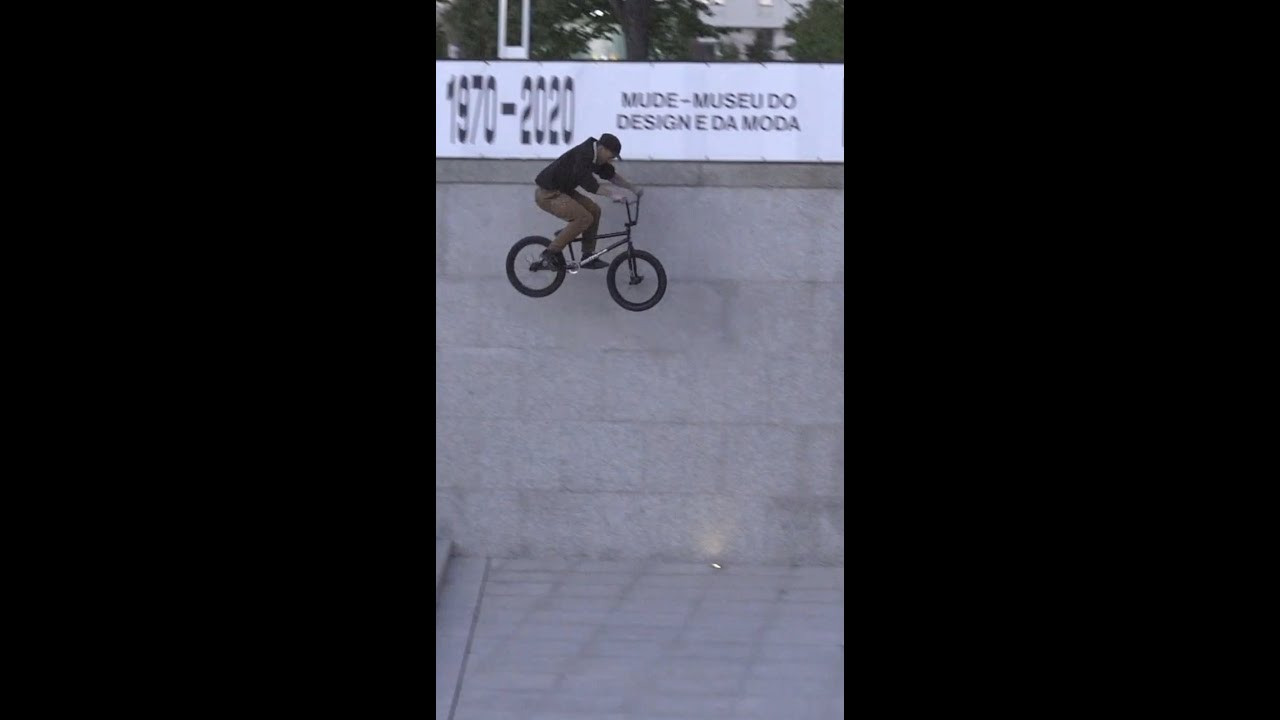 Get yourself a set of cranks you can rely on 💪🏻 coming in 165mm and 175mm options in both Black and Chrome our Severance Cranks have been kept slim, clean and simple to create a classic looking crank set without any fancy gimmicks, but it’s whats on the inside that counts. By hollowing out the 22mm spindle as much as possible and creating arms with a shape to offer greater bend resistance and strength these cranks will stand up to anything you put them through 🤘🏻 get yours online now and from all your favourite #unitedbikeco stockists worldwide 🌍 #bmx #unitedbmx #shorts