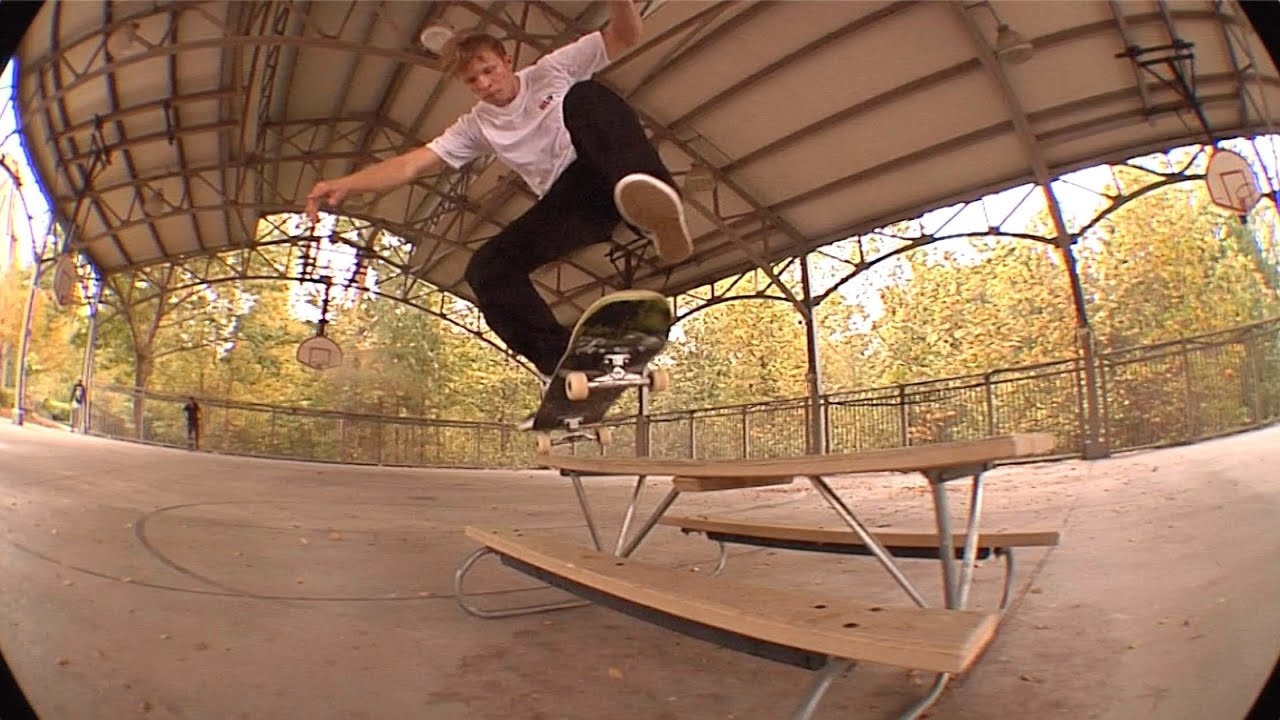 HOGWARTS TABLE GANG BANG<br />@widdipatlanta<br />www.widdip.com