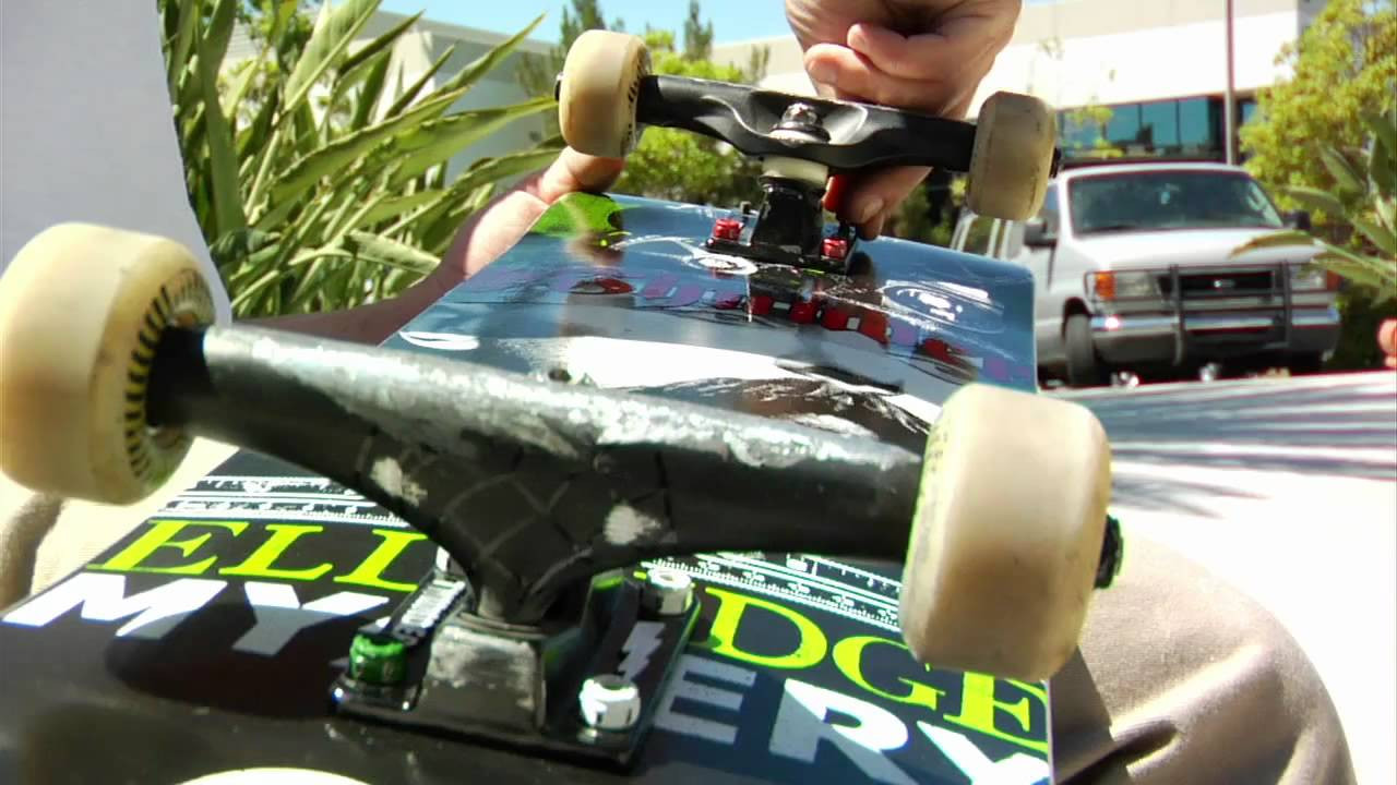 Pete Eldridge on the Thunder Low 147 For Decks 7.8-8.1.<br /><br />‪http://www.facebook.com/Thunder.Trucks<br /><br />‪http://twitter.com/#!/Thunder_Trucks<br /><br />‪http://www.thundertrucks.com