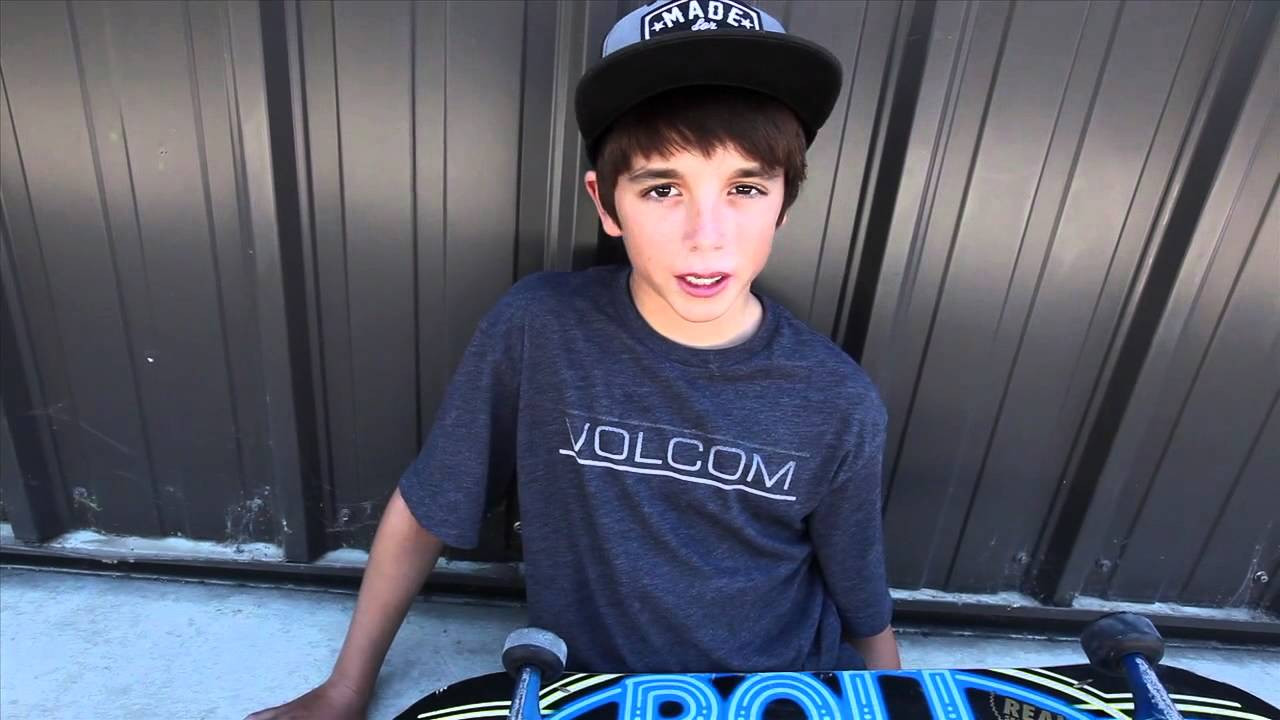 Alex Midler on the Thunder Hi 145s For Decks 7.4-7.8.<br /><br /> ‪http://www.facebook.com/Thunder.Trucks<br /><br />‪http://twitter.com/#!/Thunder_Trucks<br /><br />‪http://www.thundertrucks.com