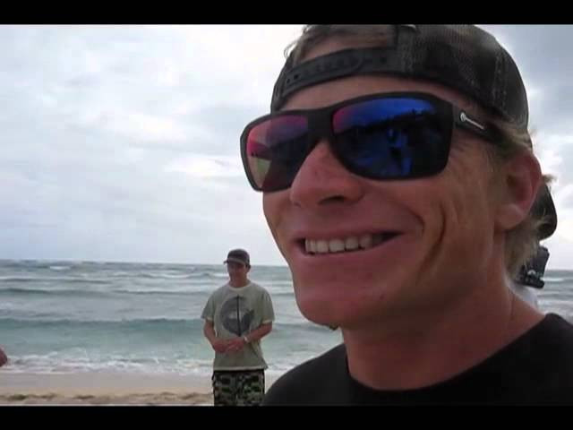 With a break in the action on the North Shore, we joined NFL All-Pros Drew Brees, Tony Gonzalez, and Doug Flutie for a surf on the West Side. Coached by Kelly Slater and friends, the big fellas were ripping!<br /><br />Check out more TransWorld SURF videos at: twsurf.com