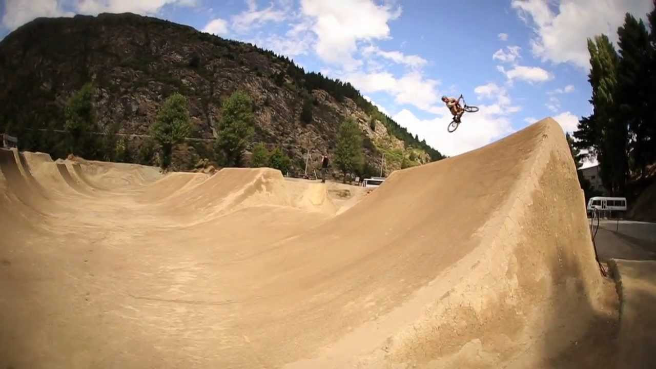 Luke Peeters is adventuring around New Zealand, and has made a base close to the epic Gorge Road trails. Ryan Lloyd flew over to meet up with him from Oz and Jack Birtles was on hand to capture their effortless flow on some of the most well groomed trails in the world. <br /><br />http://unitedbikeco.com/<br />http://unitedbikeco.com/team/luke-peeters/<br />http://unitedbikeco.com/team/ryan-lloyd/<br />http://www.stowaway.net.au/<br /><br />'Aesthetics'<br />noun<br />a set of principles concerned with the nature and appreciation of beauty.