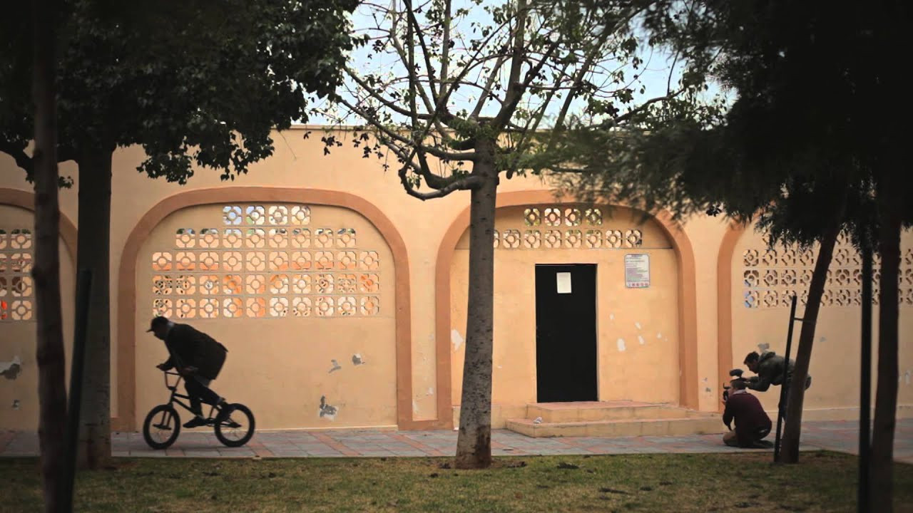 We worked with Quintin to produce a limited amount of the United Uni snap back hat, that is manufactured in the USA. A classic fit 6 panel snap back made from Black chino twill with embroidered logos, grey detailing, finished off with a red under bill and adjuster to tie it all together.<br /><br />This is a limited one off run restricted to 144 pcs, worldwide. Available in Australia, Canada, UK & USA<br /><br />http://unitedbikeco.com/products/united-x-quintin-uni-snap-back/