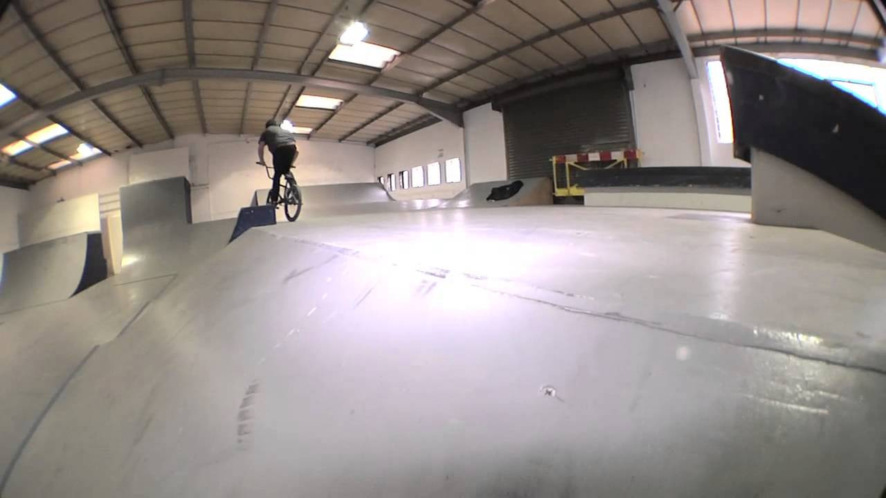 Tom Sanders and his silky smooth moves getting down at the 4Down park on his new Dinero set up. Bike Check coming soon!<br /><br />http://unitedbikeco.com/team/tom-sanders/<br />http://unitedbikeco.com/products/united-dinero-frame/