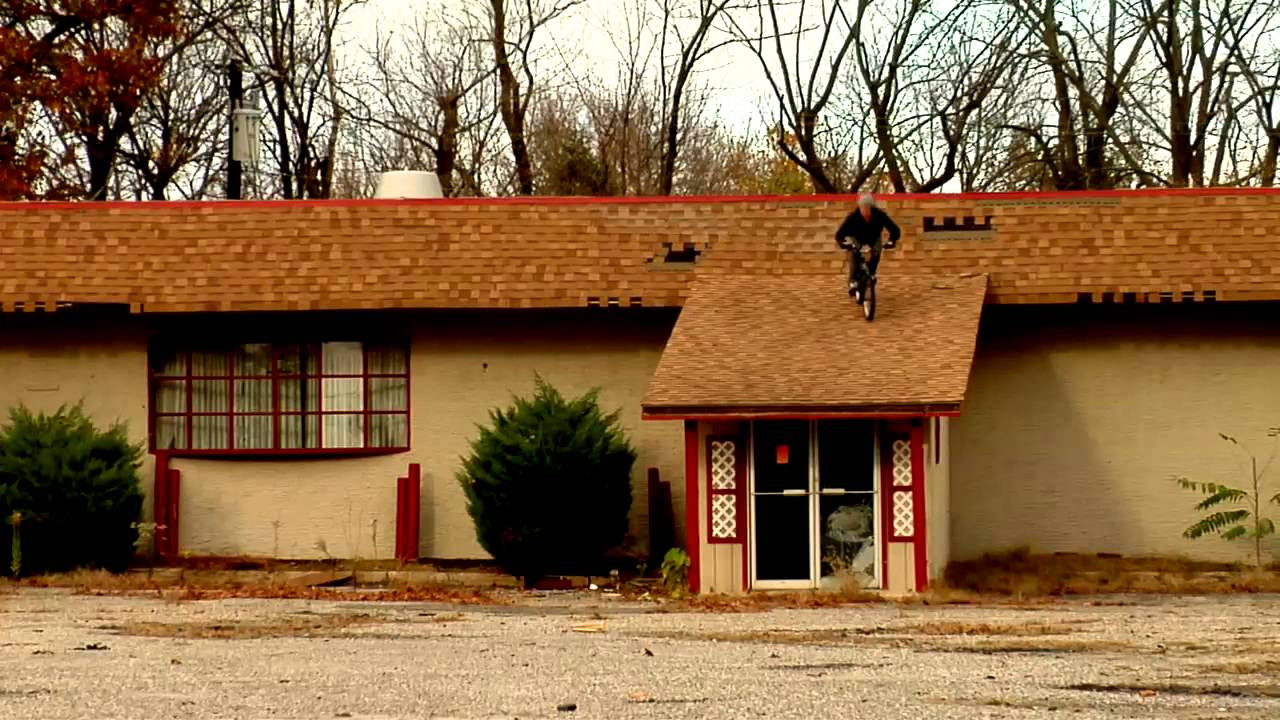 The first 10 seconds of this video parts feature one of the scariest things I have ever witnessed attempted on a bike (bonus info, he tried this, with the same outcome, twice in a row) <br /> <br /> Geoff Slattery's full video part from the 2010 Nora Cup winning 'This Is United' now online for your viewing pleasure.<br /> <br /> Download for your computer here:<br /> unitedbikeco.com/videos/geoff-slattery-this-is-united-part/<br /> More Geoff here:<br /> unitedbikeco.com/team/geoff=slattery/<br /> More This Is United here:<br /> unitedbikeco.com/products/this-is-united-dvd-56-page-book/<br /> Music<br /> Music<br /> Song: Spread Your Love<br /> Artist: Black Rebel Motorcycle Club<br /> Album: B.R.M.C.<br /> Support the artist here:<br /> http://itunes.apple.com/us/album/b.r.m.c./id287078626