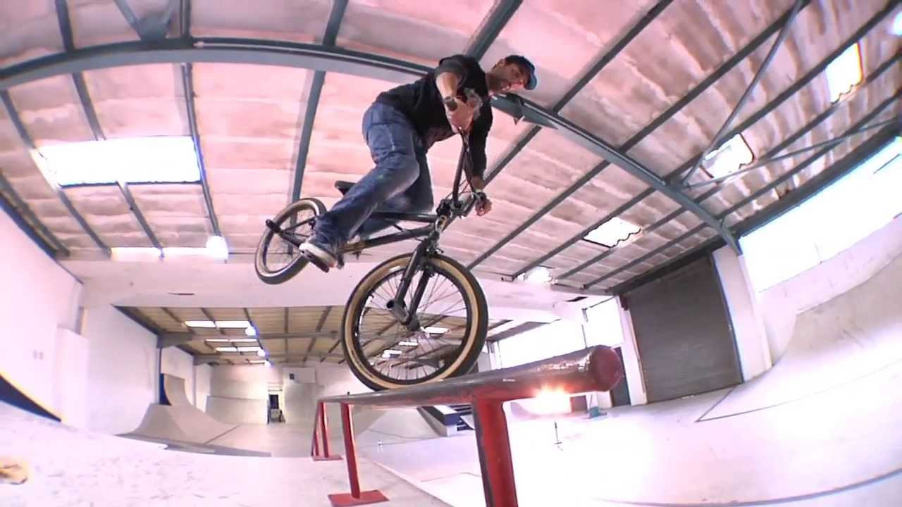 Mike 'Rooftop' Escamilla came to England for two whirlwind days and proceeded to put in a couple of long filming sessions, getting down with his own unique style all over the 4Down park.<br /><br />http://unitedbikeco.com/<br />http://4downdistribution.com/<br />http://instagram.com/mikeescamilla<br /><br />Music by Mike Ghost<br />Produced by Mike Ghost & Fernando Matias<br />All Rights Reserved