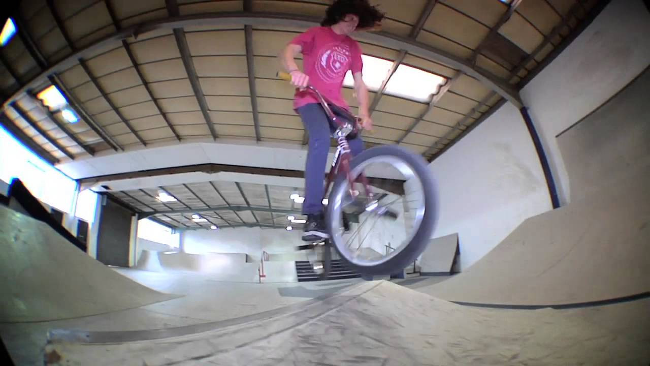 A few weeks back we welcomed Exeter's Harry Mills-Wakley to the United team, and as promised then, here is his new edit. Filmed over a couple sessions at the 4Down park Harry and his big ol hair get down to it.<br /><br />For more info on Harry check out his team page on the site. <br /><br />http://unitedbikeco.com/team/harry-mills-wakley/<br />http://unitedbikeco.com/2013/04/24/harry-mills-wakley-bike-check/<br /><br />Music by Mike Ghost<br />Produced by Mike Ghost & Fernando Matias<br />All Rights Reserved<br />facebook.com/mikeghostmusic