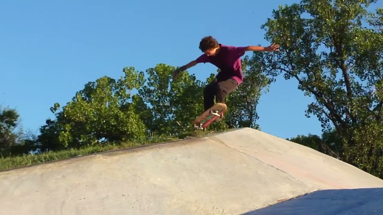 Eleven skate shops, one winner. HUF presents AREA CODE.<br /><br />Featuring Post Modern Skate Shop in Minneapolis, MN.<br /><br />We tapped eleven of our favorite skate shops across the US to shine some light on their local scene. Each shop came through with a edit and a limited tee, and HUF will select one shop with the best edit and tee design to take home $2,500 cash.<br /><br />Watch all the edits and shop the tees here: https://hufworldwide.com/collections/...