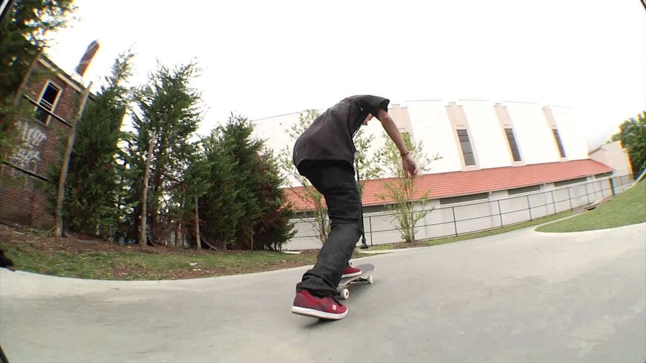 Skateboard technician Tom Asta explains why his new Pro Ricta Speedrings work for him... and then shows us how well they work at the skatepark. Ricta Speedrings: Hi Energy Urethane.