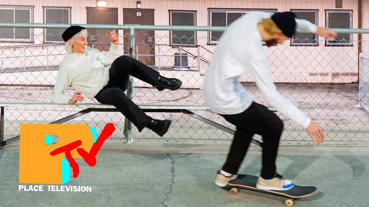 What do you get when you put our favorite host Lea Isabell together with a very special shoe, THE SHANE? What does the shoe look like, what does it feel like, How does it smell? And do humans actually have a different opinion about footwear than animals do? <br /><br /><br />Check out our full article here:<br />www.placeskateboarding.de/place-television-episode-2:-the-shane<br /><br />Follow us on Instagram here:<br />www.instagram.com/placemag<br /><br />Special Thanks to Nike SB for supporting this episode of Place.tv