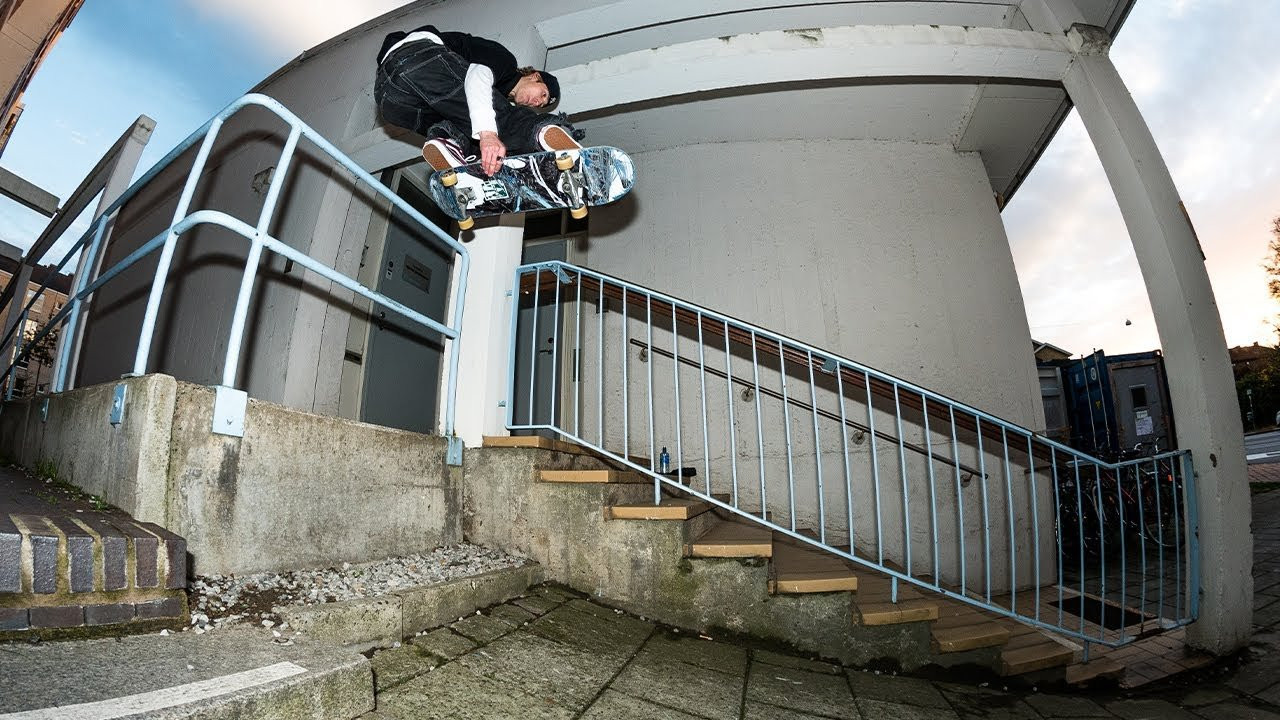 Today we are proud to announce our new yearly series "Unsigned Hype". Together with Quartersnacks, we present to you Oscar Säfström who is the first person of three in this 2020 series. His style might remind you of a young HUF. <br /><br />Photos and video by Jacob Hansson.<br /><br />Read the interview and watch the part here:<br />place.tv/unsigned-safstrom<br /><br />Check us out on IG here:<br />www.instagram.com/placemag