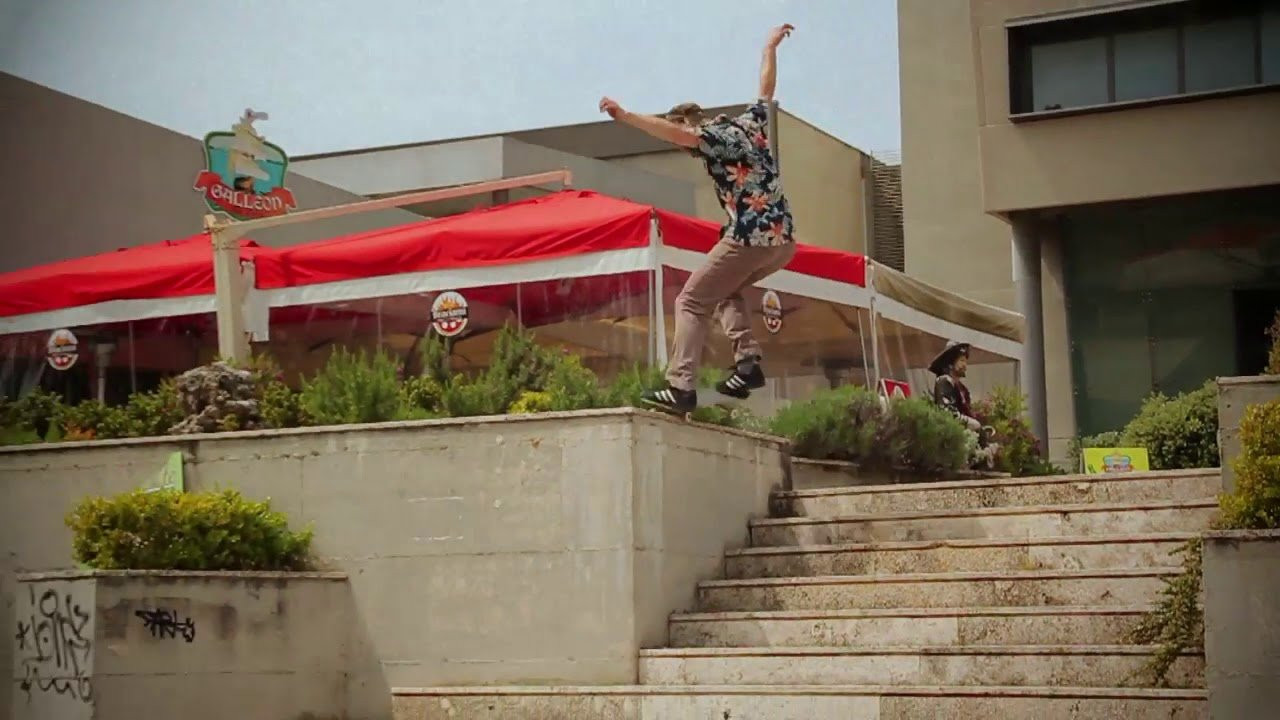 "INTO THE VAN" a skateboards movie by Ludo Azémar.<br /><br />Featuring: Samu Karvonen, Julien Bachelier, Thanos Panou, The Flowbos, Samuel Partaix, Roland Hirsch, Teemu Pirinen and the rest of the Antiz family.<br /><br />antizskateboards.com<br />Instagram: @antiz_skateboards