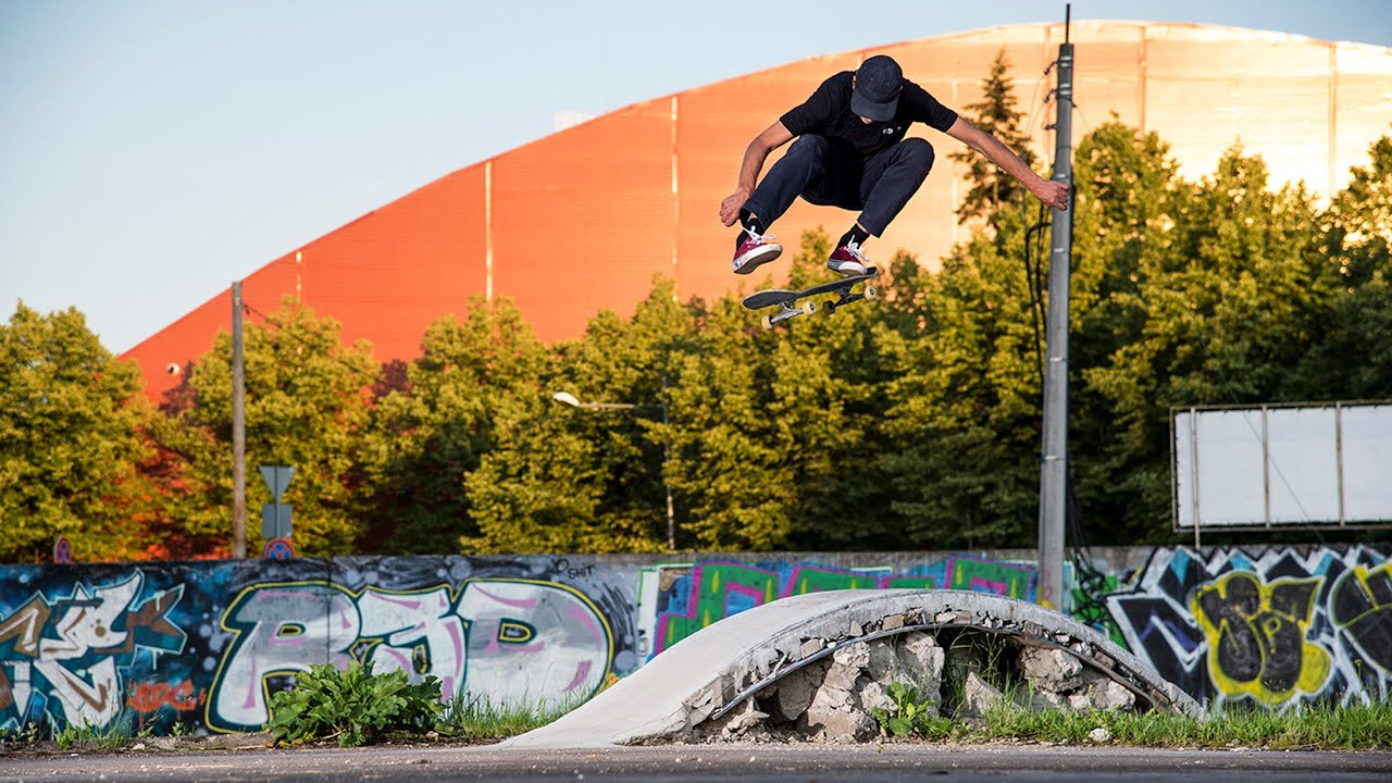 Julien Bachelier & Roland Hirsch wondering around some crusty spots in Baltic countries.<br />Filmed by Teemu Metsäkylä<br /><br />Cover photo: Roland Hirch - kickflip by Fabien Ponsero
